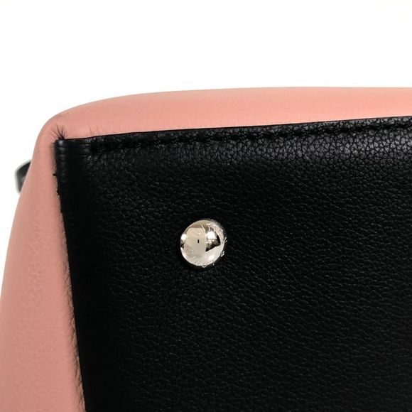 Louis Vuitton Lock Me Ever Shoulder Bag Pink - Picture 6 of 15